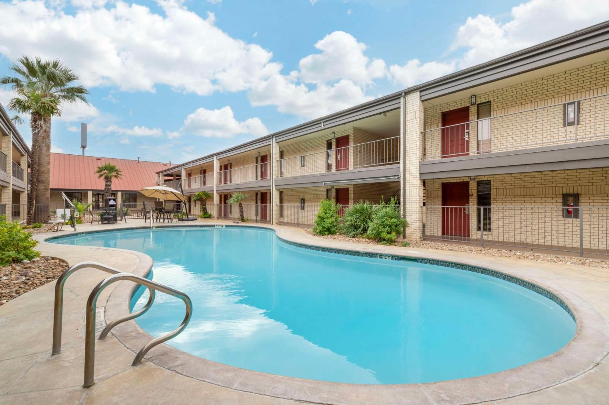 Best Western Near Lackland Afb Seaworld San Antonio Exteriör bild